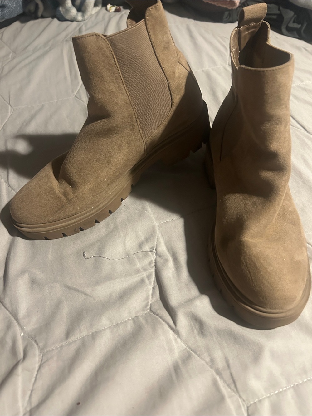 Esprit Chunky Chelsea Boot in Light Tan Suede